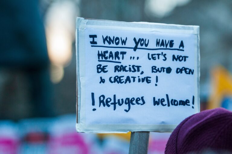 EU Pact on Migration and Asylum: Parliament votes to enhance rights for ‘’economic’’ migrants, but progress on protection files is much more timid